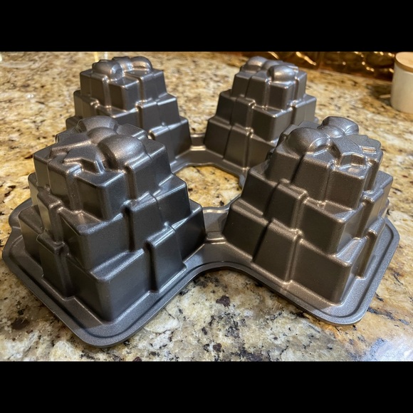 Christmas & Birthday non-stick present pan - Picture 1 of 9